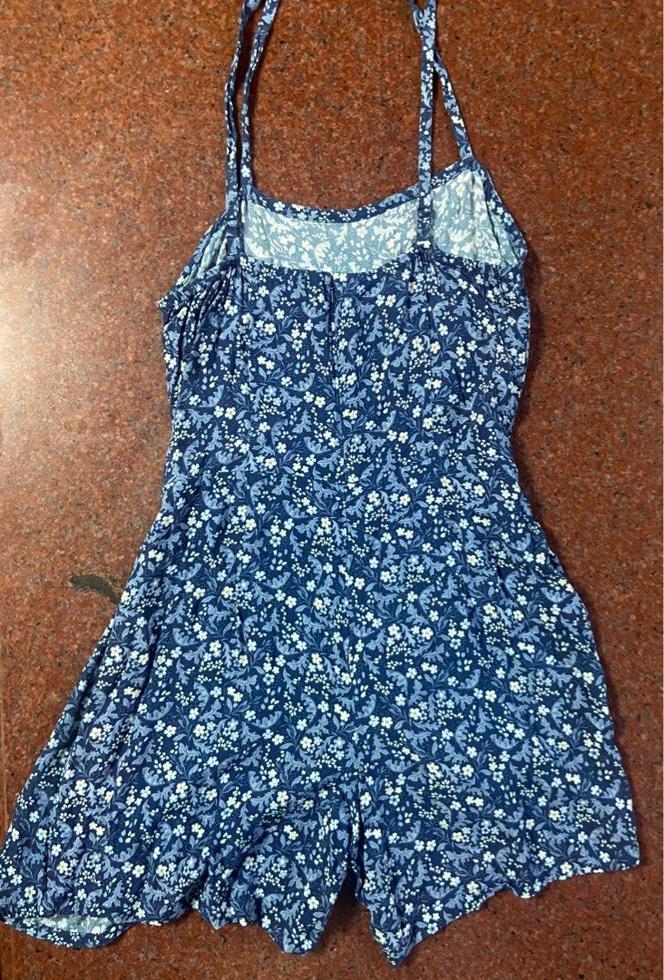 Just G short printed jumpsuit (Category: Jumpsuits) located in Mandaluyong City. Submitted by 1b8e5e9bb9e403bbf2c07471c071cc (Listing ID 1374854757, Image 1). Description: short printed jumpsuit never worn, never used selling at a price of p200.00 plus shipping fee.