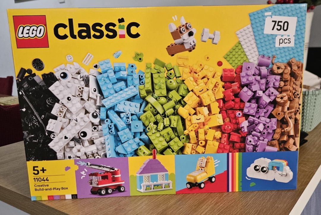 Lego Classic Creative Build and Play Box (11044) - 750 pieces, Hobbies ...