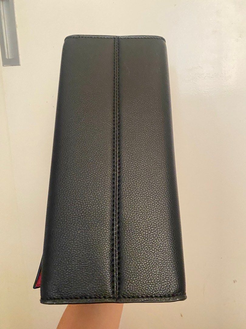 Lv bag twist mm (Category: Luxury Bags & Wallets) located in Bustos. Submitted by crimsonfinds (Listing ID 1374790715, Image 3). Description: Used twice! No issues Good as new<33 With sling.