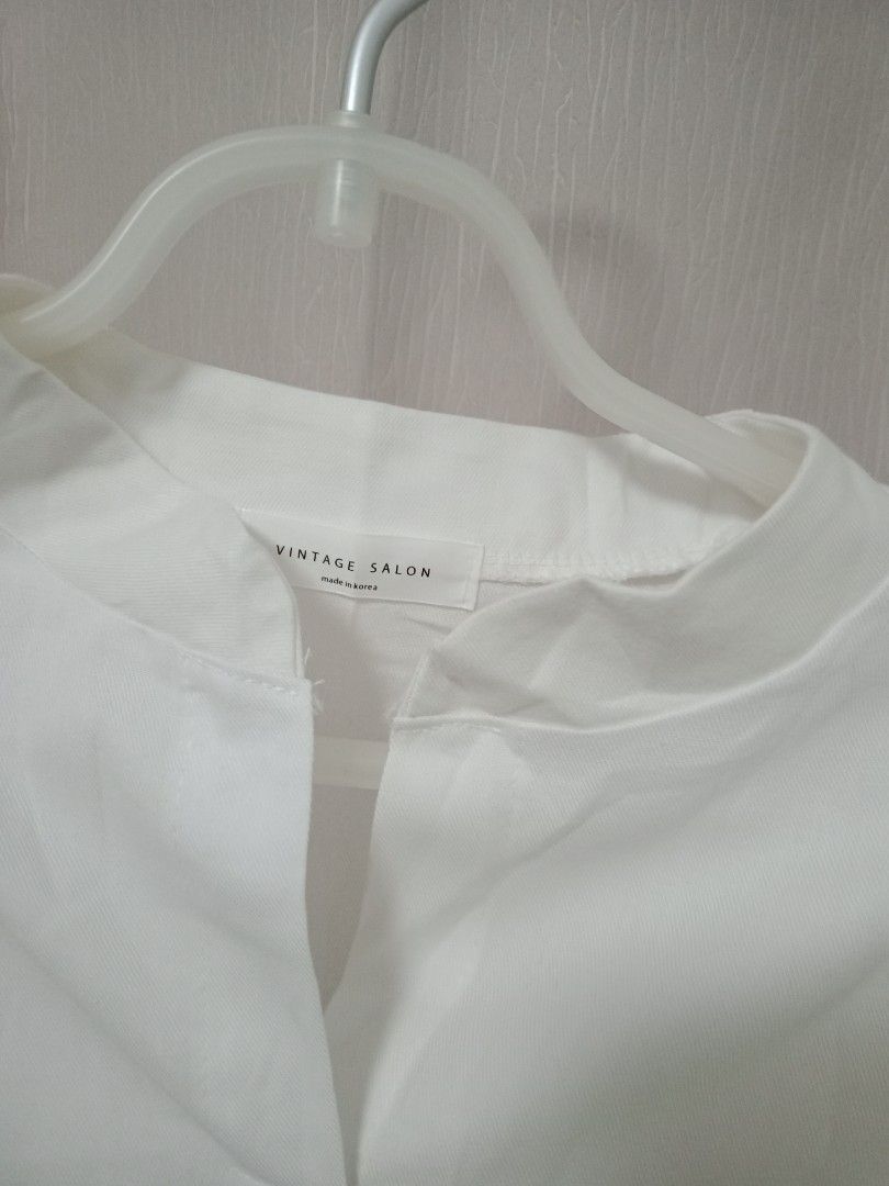 made in Korea Minimalist white blouse (Category: Blouses) located in Singapore. Submitted by 2018sparkjoy (Listing ID 1374760548, Image 3). Description: Brand new without tag Bought in Korea but never use Simple minimalist pull over white top that can match with any bottoms casual or office wear. PTP: 25" Length: 25" ⚫⚫.