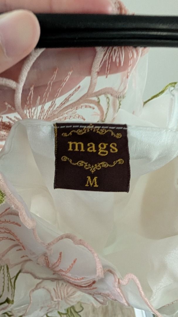 Mags White Floral Organza Dress Medium (Category: Dresses) located in Quezon City. Submitted by vesperwhisper (Listing ID 1266149031, Image 3). Description: Length: 34 Width: 13.5.