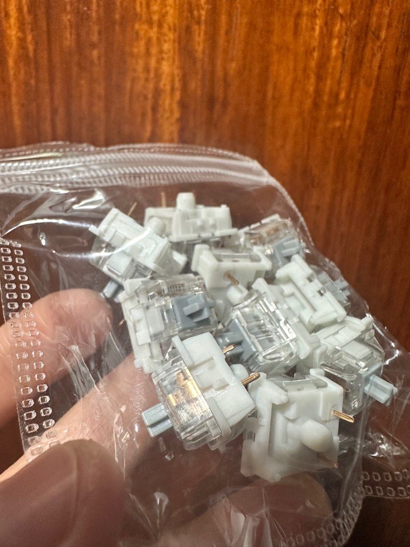 OUTEMU Mechanical Keyboard Silent Switch (10pcs) ONHAND (Category: Computer Keyboard) located in Manila. Submitted by tzdnstuff (Listing ID 1374747317, Image 2). Description: OUTEMU SILENT SWITCH (Not lubed) - legit for spacebar and enter niyo, kahit di lubed silent tlaga sya. Rfs: Napadami ang bilis gusto pa ng ibang kind of switch If you want more than 10pcs negotiable but +P10/pc For meet up: Alabang/Divisoria.