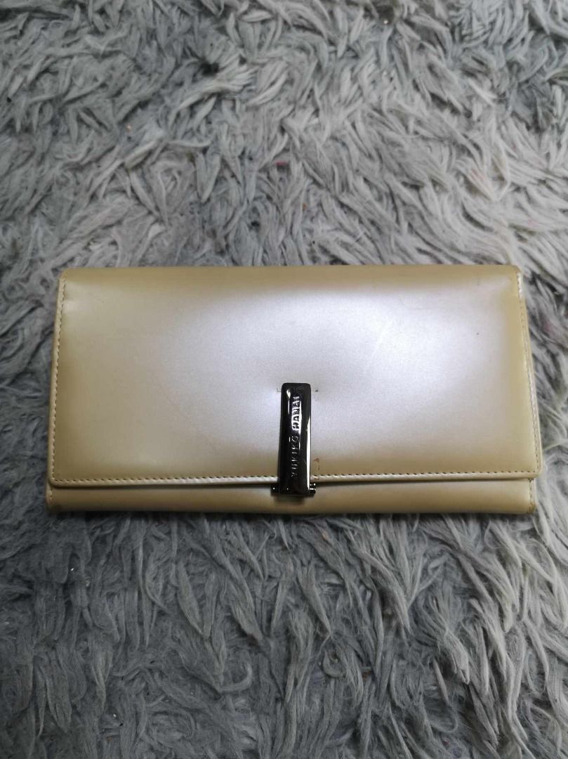 Metallic Beige Long Wallet (Category: Wallets & Card holders) located in Santa Cruz. Submitted by jmy_surplus.2 (Listing ID 1374759526, Image 1). Description: Size ; L - 4.4 W - 7.5 Color ; Beige Type ; Long Wallet Brand ; No brand Material ; Leather Style ; Snap Closure Long Wallet LG 111 JMY 1.