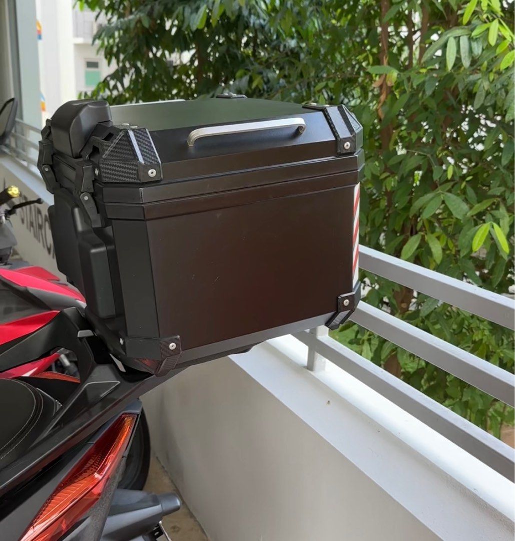 Xmax 300 rack and zedge box, Motorcycles, Motorcycle Accessories on ...