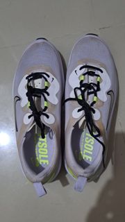 (Category: ) located in . Submitted by mipm.closet (Listing ID 1374744643, Image 1). Description: .