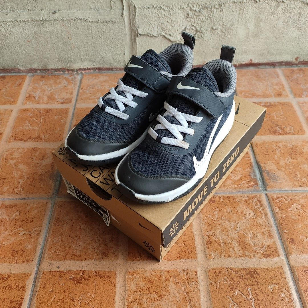 NIKE OMNI MULTI-COURT (KID'S) (Category: Babies & Kids Fashion) located in Quezon City. Submitted by ukayph09 (Listing ID 1374740047, Image 3). Description: NIKE OMNI MULTI-COURT YOUNGER KID'S SHOE'S 4 TO 5 YRS OLD (WITH BOX) NO ISSUE GOOD AS NEW💯 ₱995 𝗡𝗔𝗦𝗔 𝗣𝗜𝗖𝗦 𝗡𝗔 𝗣𝗢 𝗟𝗔𝗛𝗔𝗧🤝 (PAKI ZOOM PO LAHAT🤳) Meetup👇 Victoria Tower D, Mother Ignacia Ave., Brgy. Paligsahan, Diliman, Quezon City MOP:𝘽𝙋𝙄 ONLINE WALLET:📌(𝙈𝘼𝙔𝘼 𝙊𝙉𝙇𝙔
