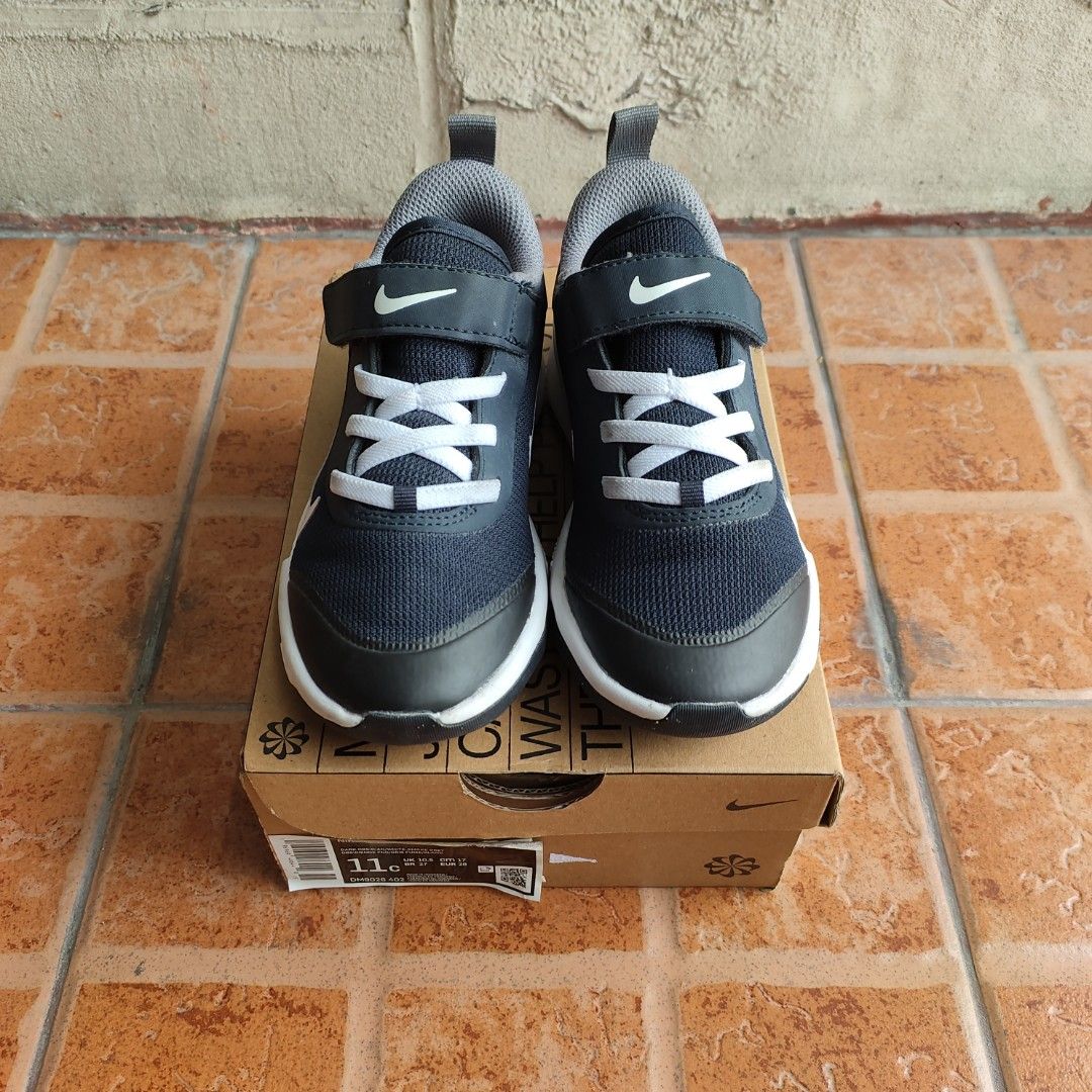 NIKE OMNI MULTI-COURT (KID'S) (Category: Babies & Kids Fashion) located in Quezon City. Submitted by ukayph09 (Listing ID 1374740047, Image 2). Description: NIKE OMNI MULTI-COURT YOUNGER KID'S SHOE'S 4 TO 5 YRS OLD (WITH BOX) NO ISSUE GOOD AS NEW💯 ₱995 𝗡𝗔𝗦𝗔 𝗣𝗜𝗖𝗦 𝗡𝗔 𝗣𝗢 𝗟𝗔𝗛𝗔𝗧🤝 (PAKI ZOOM PO LAHAT🤳) Meetup👇 Victoria Tower D, Mother Ignacia Ave., Brgy. Paligsahan, Diliman, Quezon City MOP:𝘽𝙋𝙄 ONLINE WALLET:📌(𝙈𝘼𝙔𝘼 𝙊𝙉𝙇𝙔