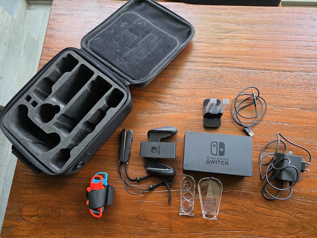 Nintendo Switch Gen 2.  NON OLED version.63108087317507114