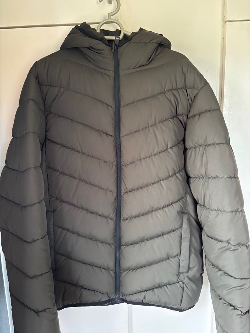 Olive Puffer Jacket (Mens L) (Category: Coats, Jackets and Outerwear) located in Los Banos. Submitted by declutterlistt (Listing ID 1374699530, Image 1). Description: Selling my Olive Puffer Jacket - Bought online from ASOS / Brand is called new look - Size Large - No issues / Smooth Zipper - One internal pocket - RFS: Decluttering - Used it twice / the jacket feels high quality and best for winter trips - Can send measurements and when worn pics