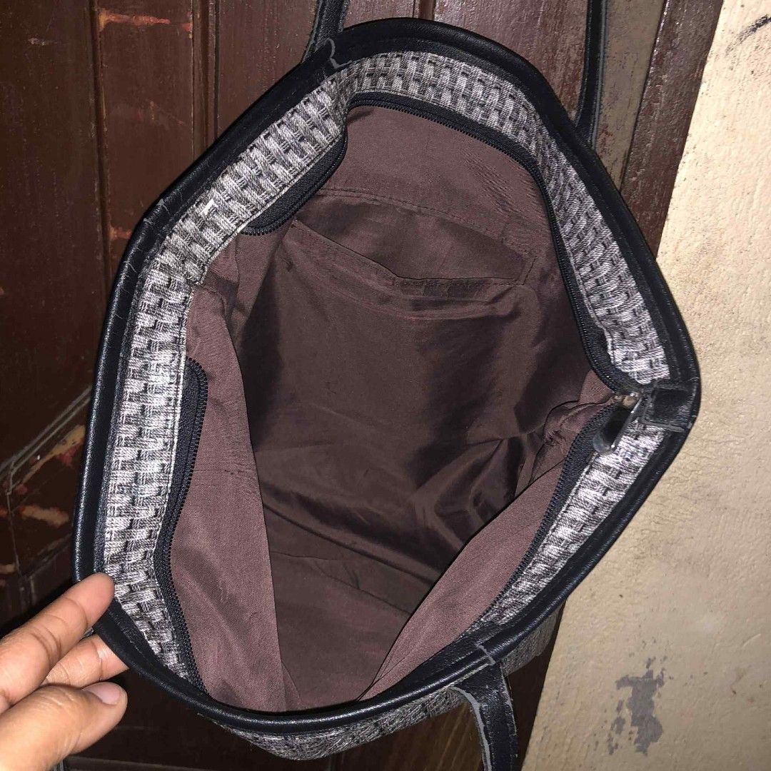 Parisian Tote Bag / Office Bag (Category: Tote Bags) located in Marikina City. Submitted by psychedelicpink (Listing ID 1374883176, Image 3). Description: .