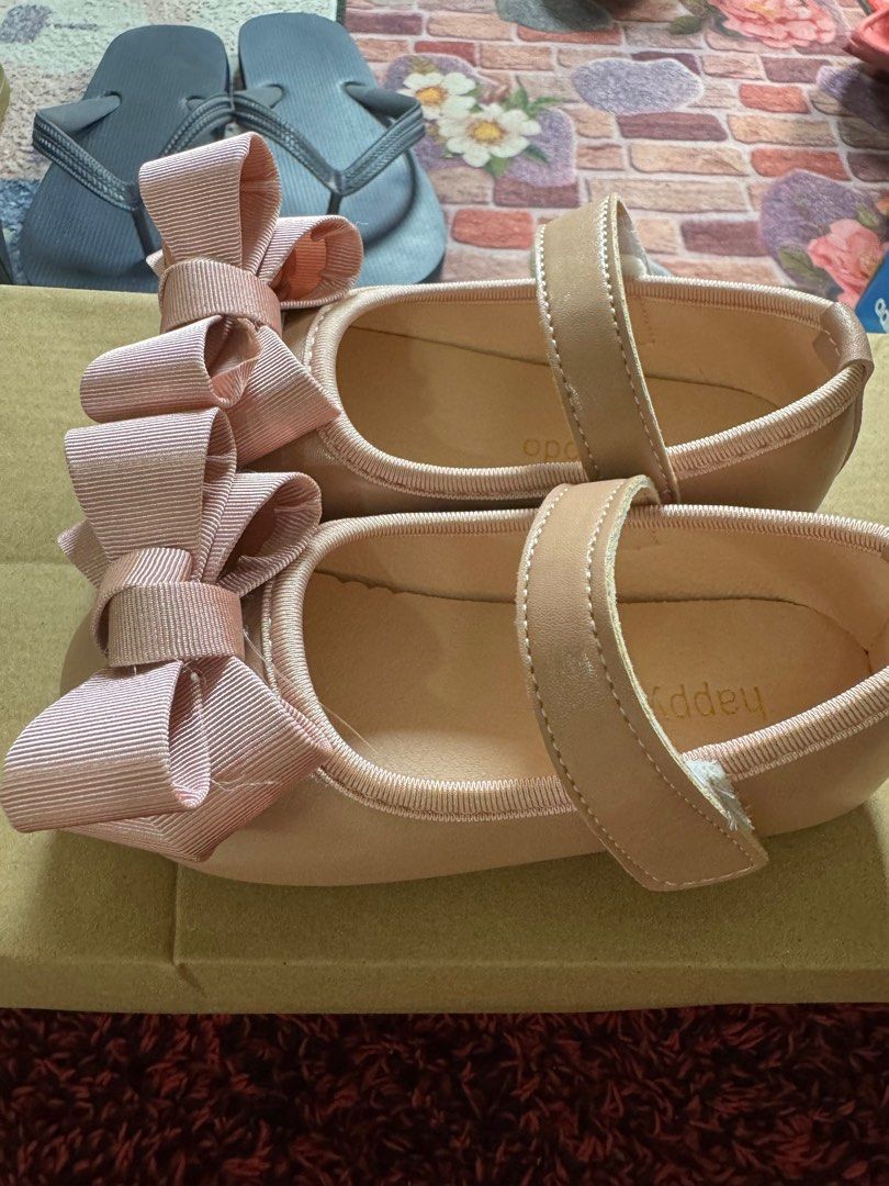 Pink shoes (Category: Babies & Kids Fashion) located in Singapore. Submitted by shop.joylicious (Listing ID 1374793239, Image 2). Description: China size 24 .