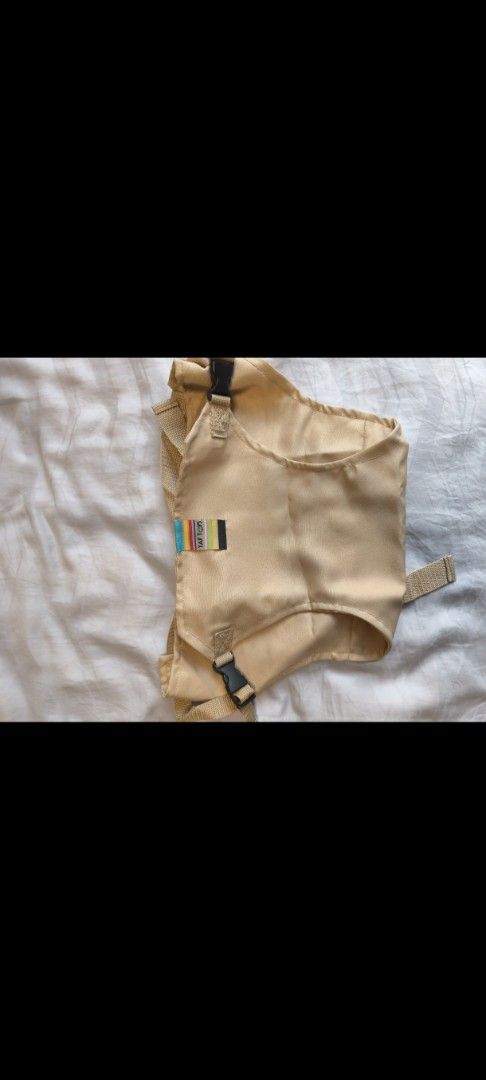 Portable baby travel harness seat (Category: Other Babies Going Out Needs) located in Singapore. Submitted by thewhiteleaves (Listing ID 1374818601, Image 1). Description: .