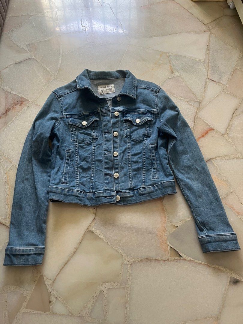 Pull & Bear Denim Jacket (Category: Coats, Jackets and Outerwear) located in Singapore. Submitted by user711 (Listing ID 1374714548, Image 2). Description: .