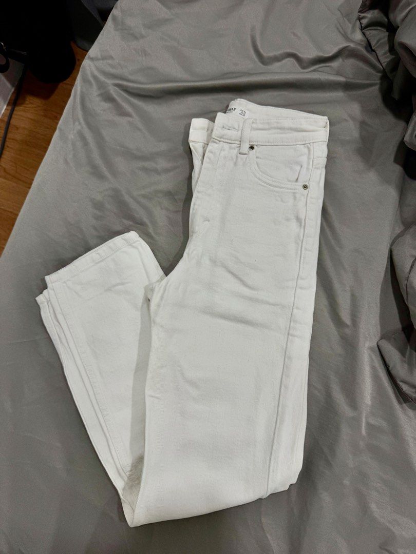 Pull & Bear Jeans (Category: Jeans & Leggings) located in Kuala Lumpur. Submitted by preloved___ok (Listing ID 1374825521, Image 3). Description: .