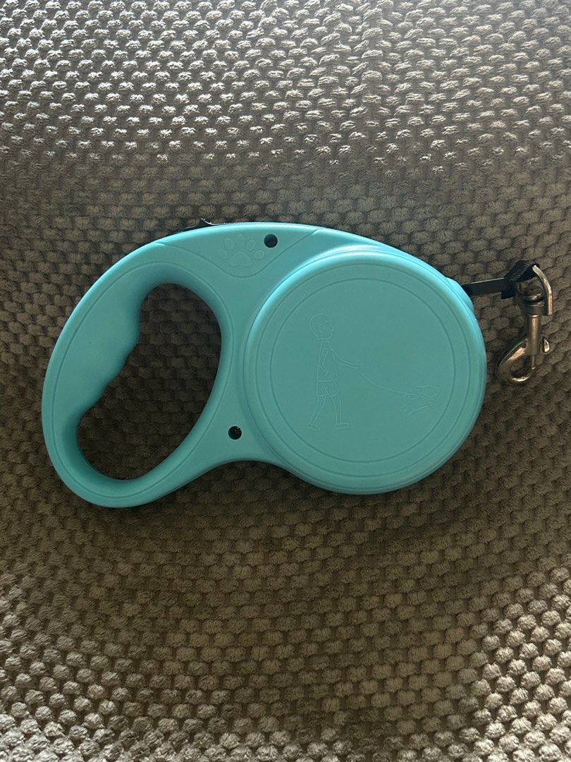 retractable leash (Category: Homes & Other Pet Accessories) located in Singapore. Submitted by pochacco_16 (Listing ID 1374777671, Image 1). Description: .
