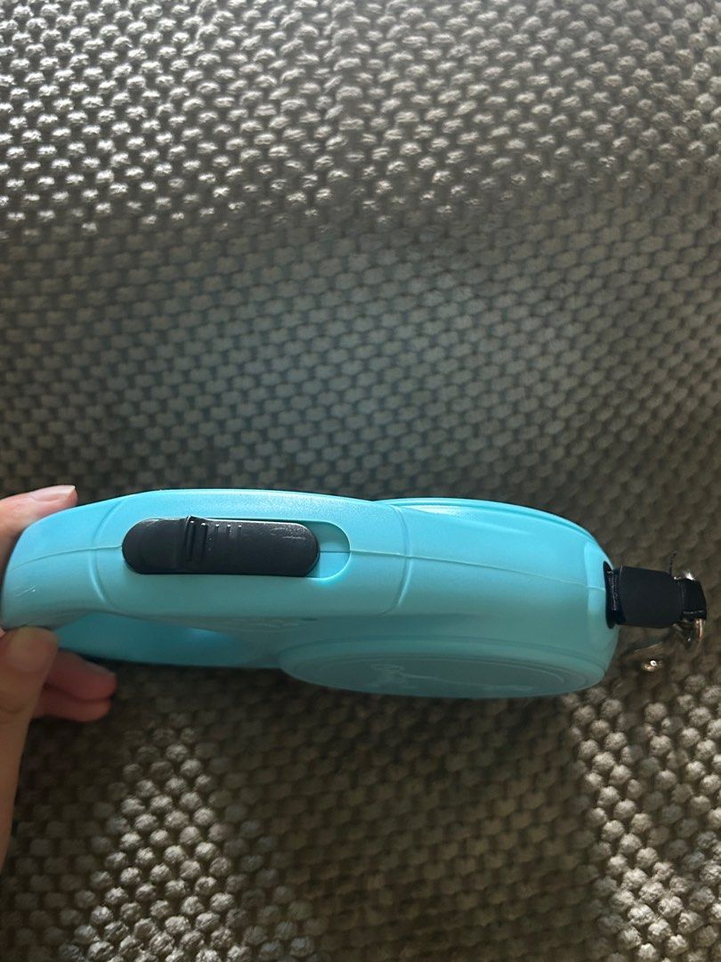 retractable leash (Category: Homes & Other Pet Accessories) located in Singapore. Submitted by pochacco_16 (Listing ID 1374777671, Image 2). Description: .