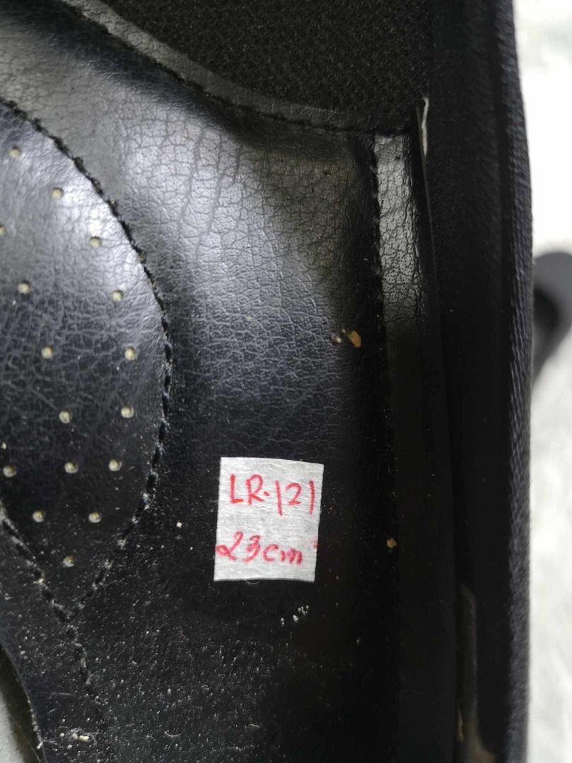 Round Toe Black Low Heels (Category: Heels) located in Santa Cruz. Submitted by jmy_surplus.2 (Listing ID 1374752273, Image 3). Description: Size ; 23cm Color ; Black Type ; Heels Brand ; No brand Material ; Nylon Style ; Black Low heels LR 121 JMY 1.