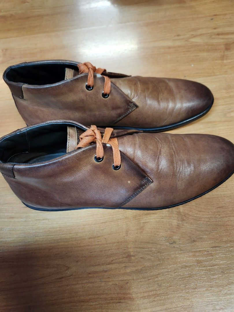 Santoni Chukka Boots US9 (Category: Boots) located in Pasig City. Submitted by time.to.declutter (Listing ID 1374780521, Image 2). Description: personally owned. shipping - FAO buyer.