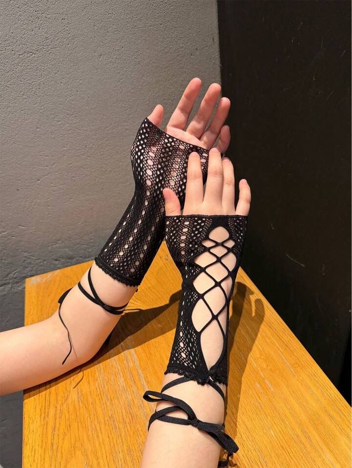 Sexy Black Lace Mesh Gloves (Category: Gloves) located in Manila. Submitted by clarv (Listing ID 1374843920, Image 3). Description: Brand new - never used No flaws RFS: Bought it for a costume, but I didn’t need it anymore Payment via bank transfer only (RCBC - no gcash!) Shipping via Grab or Lalamove only c/o buyer.