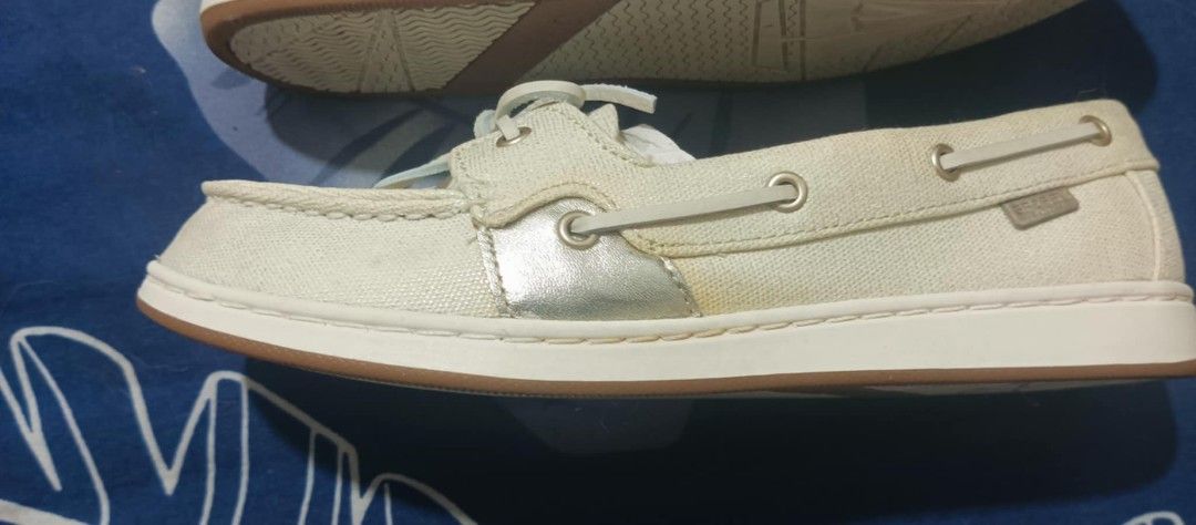 Shoes (Category: Sneakers) located in Makati City. Submitted by itschala (Listing ID 1374818543, Image 3). Description: Sperry Used only once size 38.