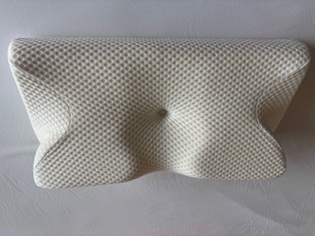 Snoozy PH CERVICAL pillow (Category: Bedding & Towels) located in Taguig. Submitted by larrylegend (Listing ID 1374745431, Image 1). Description: Got this as a gift but didn't really want it. This pillow might be a good option for people having trouble sleeping. .