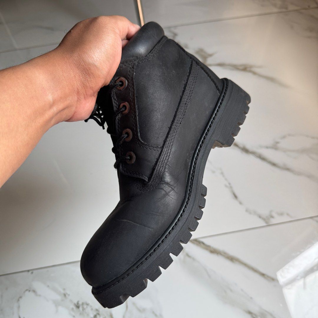 Timberland 32085 Chukka Classic, Fesyen Pria, Sepatu Sepatu Boot