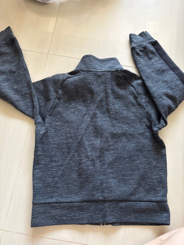 Uniqlo Jacket (Category: Babies & Kids Fashion) located in Singapore. Submitted by hellowu (Listing ID 1374715355, Image 2). Description: .