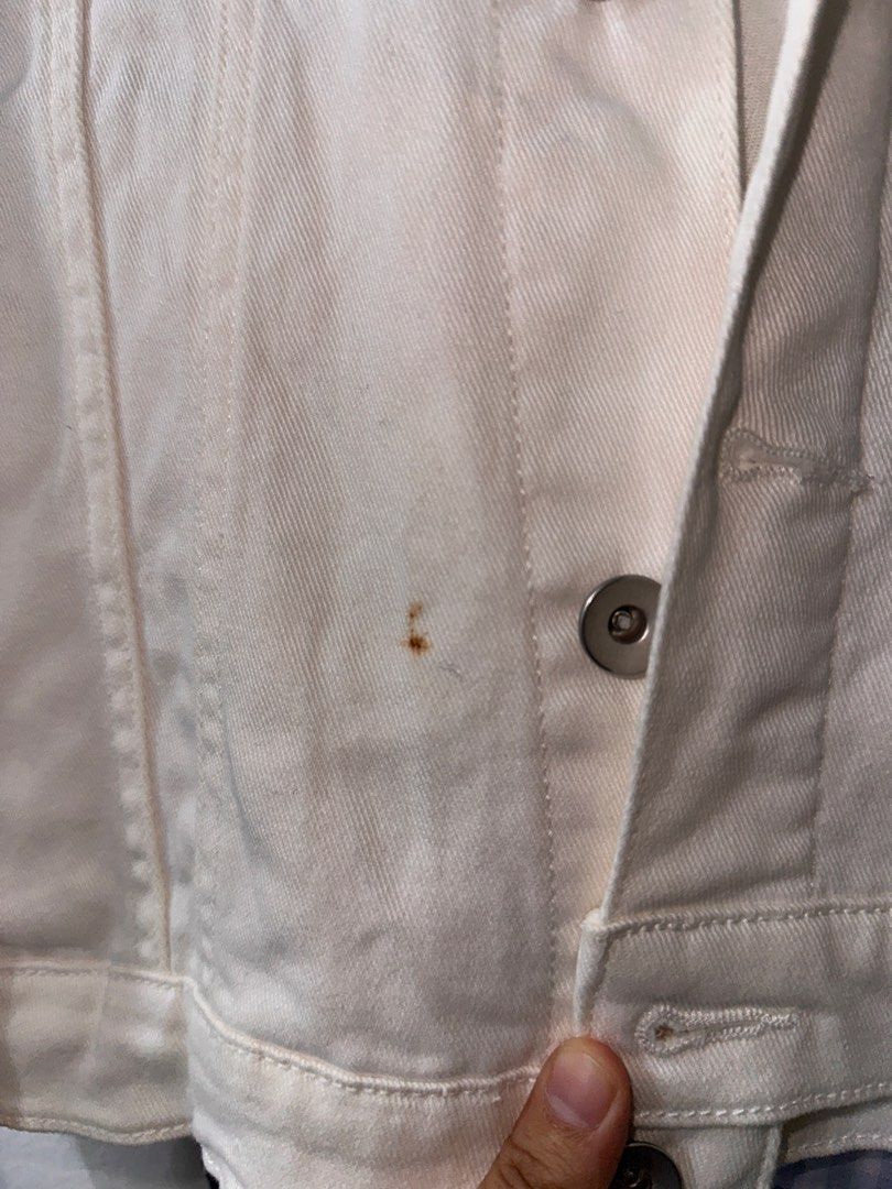 WHITE JACKET (Category: Other Tops) located in Selayang. Submitted by lisaazwaa (Listing ID 1374802180, Image 2). Description: - Thrifted - Has stain in 2nd pic - Never worn - bought for RM25.