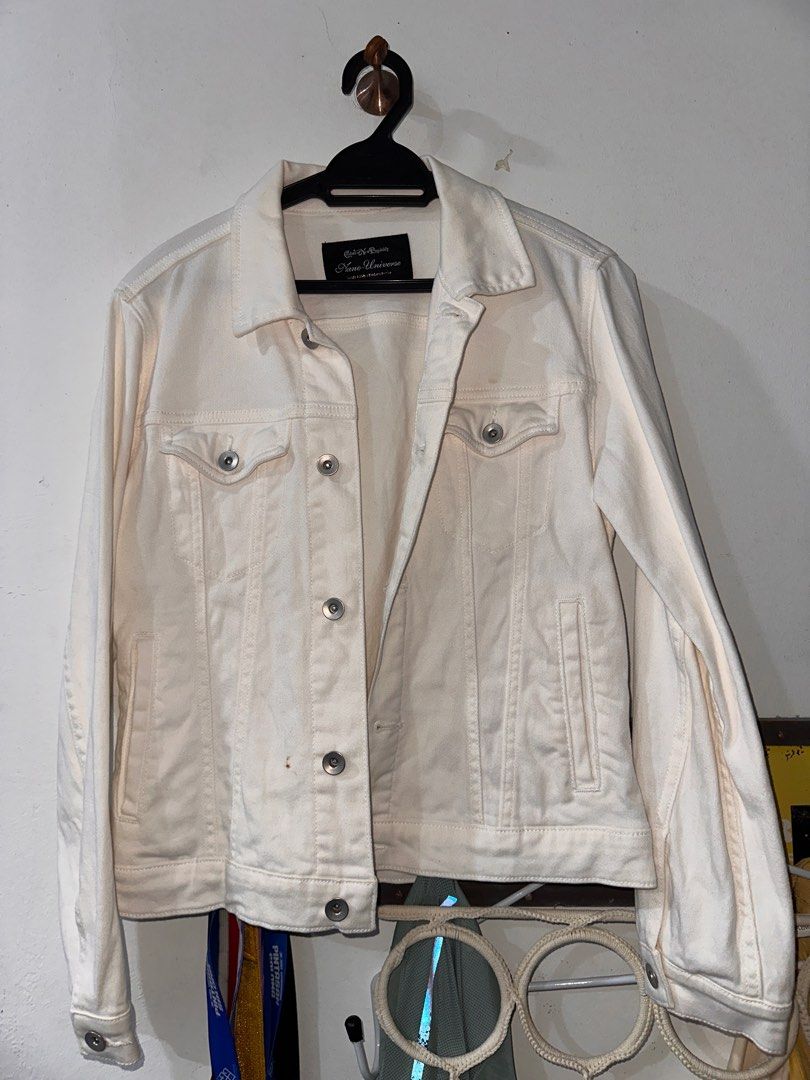 WHITE JACKET (Category: Other Tops) located in Selayang. Submitted by lisaazwaa (Listing ID 1374802180, Image 1). Description: - Thrifted - Has stain in 2nd pic - Never worn - bought for RM25.