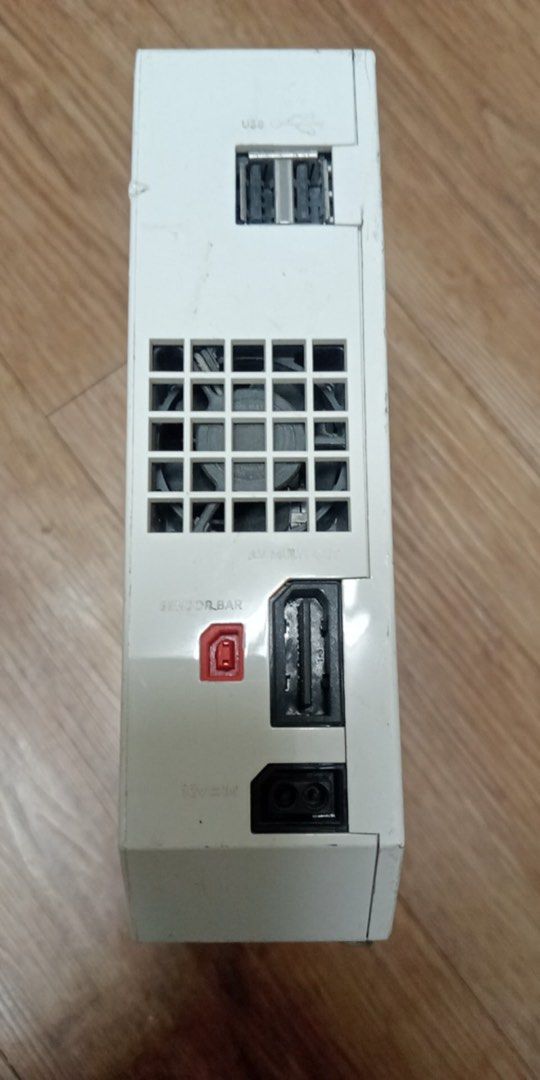 由 t200392324 (刊登 ID 1374868985，圖片 2) 提交，位於 高雄市 (Kaohsiung) 的 Wii遊戲主機 (類別：Nintendo 任天堂)，說明：因家裡不再使用，所以將其出售，適合想找回懷舊的你。