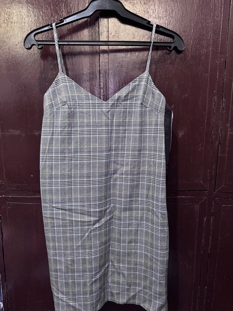 Zara Dress (Category: Dresses) located in Mandaluyong City. Submitted by ksc_stuff (Listing ID 1374714230, Image 1). Description: .