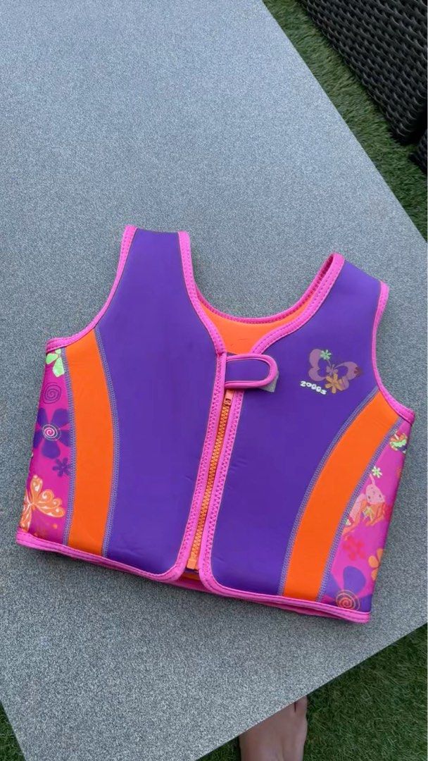 Zoggs Swim Vest for Toddlers (Category: Babies & Kids Fashion) located in Singapore. Submitted by natalie.58 (Listing ID 1374792552, Image 1). Description: .