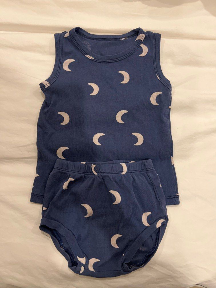 2 piece set - 24mos (Category: Babies & Kids Fashion) located in Makati City. Submitted by cconate (Listing ID 1375015140, Image 1). Description: .