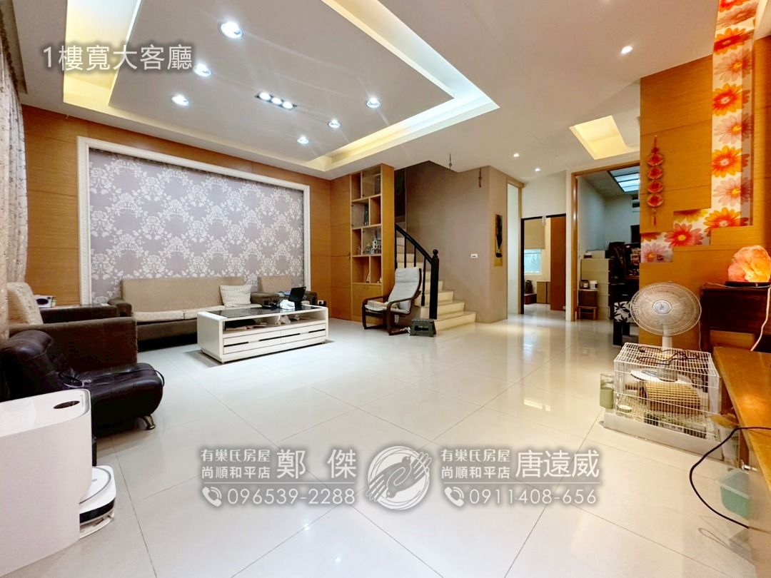 由 nahuel780363139 (刊登 ID 1374993290，圖片 2) 提交，位於 苗栗縣 (Miaoli) 的 苗栗歐爸-專任竹南大面寬四房孝親雙車美墅 (類別：房屋出售)，說明：🌹專任竹南大面寬四房孝親雙車美墅🌹 〰️〰️〰️〰️〰️〰️〰️〰️〰️〰️〰️〰️〰️ 🍀 大面寬⭕️前庭雙車位 🍀 稀有大地坪⭕️獨立37坪👑 🍀 精美裝潢⭕️邊間採光、通風棒 🍀 近火車站、交流道⭕️交通便利 🍀 大客廳、餐廳⭕️4房(含孝親房) 🍀 近市區、公園⭕️機能、休閒兼得 📍獅山親子公園 ...…….....… 2 分鐘 📍竹南國小 …................... 4 分鐘 📍竹南國中 …................... 5 分鐘 📍竹南交流道 …………........ 5 分鐘 📍竹南火車站 …………........ 6 分鐘 📍西濱快速道路 …………..... 6 分鐘 🅶🅾🅾🅶🅻🅴🚘 供參考請以實際為主 〰️〰️〰️