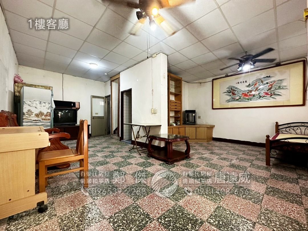 由 nahuel780363139 (刊登 ID 1374994156，圖片 2) 提交，位於 苗栗縣 (Miaoli) 的 苗栗歐爸-專任照南大面寬四房前庭透天 (類別：房屋出售)，說明：🌼 專任照南大面寬4房前庭透天🌼 〰️〰️〰️〰️〰️〰️〰️〰️〰️〰️〰️〰️ 🔸 免仟萬⭕️超值大透天 🔸 邊間採光佳⭕️6米大面寬 🔸 明星學區⭕️竹南照南學區 🔸 近西濱、竹南交流道⭕️交通方便 📍照南國中 …................... 2 分鐘 📍照南國小 …................... 3 分鐘 📍竹南交流道 …....…..…..... 3 分鐘 📍西濱快速道路 …............. 3 分鐘 📍竹南火車站 …................ 5 分鐘 🅶🅾🅾🅶🅻🅴🚘 供參考請以實際️為主 〰️〰️〰️〰️〰️〰️〰️〰️〰️〰️〰️〰️ 【 地 址 】 苗栗縣竹南鎮勤富街 【 坪 數 】 36.35 坪 【 地 坪 】