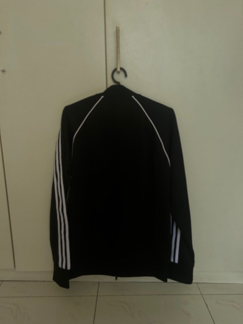 ADICOLOR CLASSICS SST MEN'S TRACK TOP - BLACK (Category: Coats, Jackets and Outerwear) located in Singapore. Submitted by yakunseta (Listing ID 1374936658, Image 3). Description: Not worn out before, as good as new and have been sitting in cupboard. Happy to let go at a reasonable price.