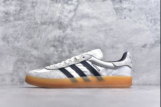 (Category: ) located in . Submitted by Outlet.Sneakers (Listing ID 1374899937, Image 1). Description: .