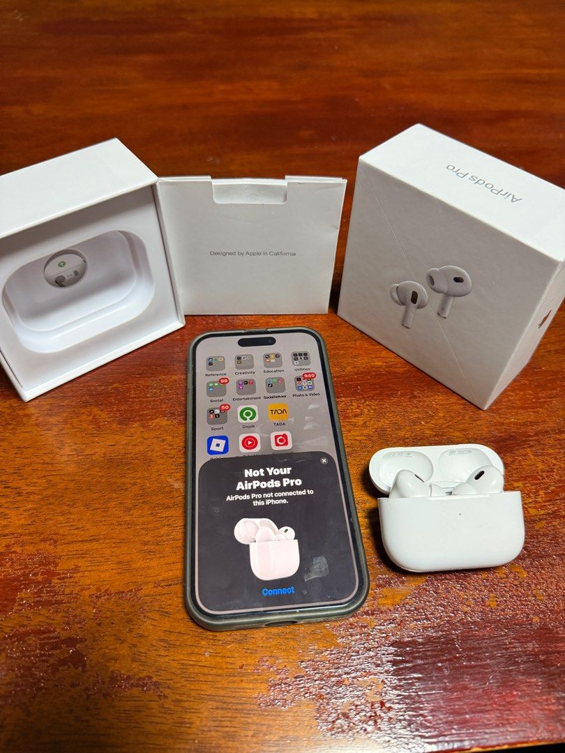 Airpods Pro gen 2 (Category: Headphones & Headsets) located in Singapore. Submitted by aeoni (Listing ID 1375023347, Image 1). Description: .