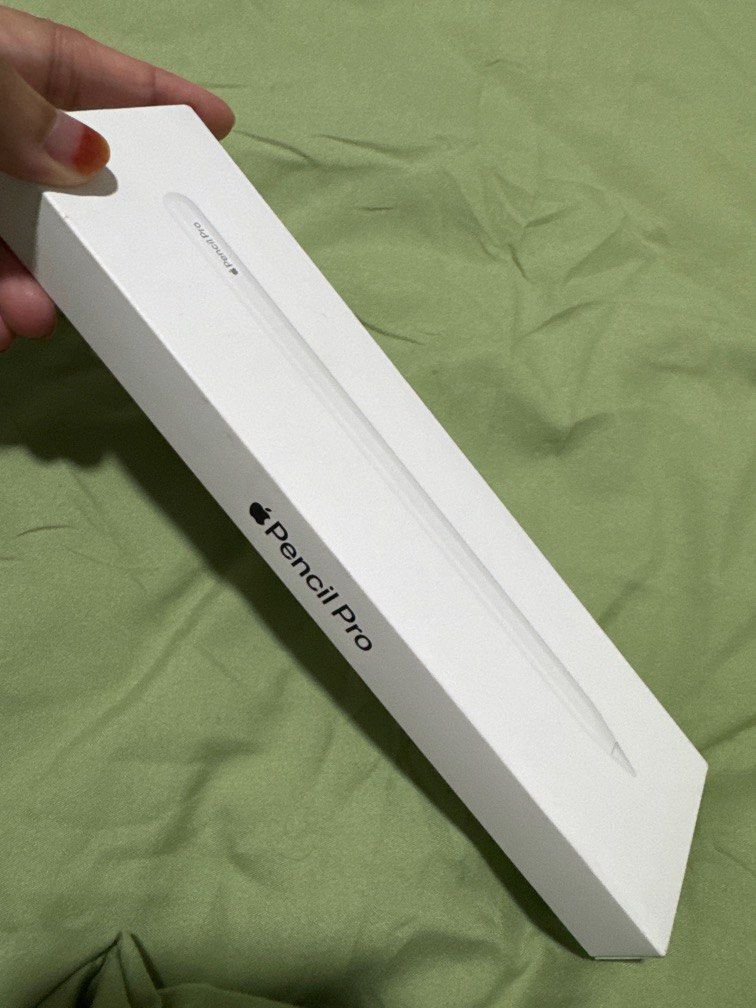 Apple Pencil Pro (Category: Other Accessories) located in Singapore. Submitted by kimnyla (Listing ID 1375042534, Image 2). Description: Bought wrong model for Apple Pencil. It’s not compatible for my iPad Pro as mine is iPad Pro 11 (4th gen). It’s unseal and still brand new as I just got it today (15/6/25) just to try thinking I bought the right model. Please buy so I can buy the right model. RTP: $199 This Apple Pencil Pro is compatible with th