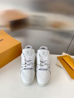 (Category: ) located in . Submitted by luxurycloset.shop (Listing ID 1374984658, Image 1). Description: .