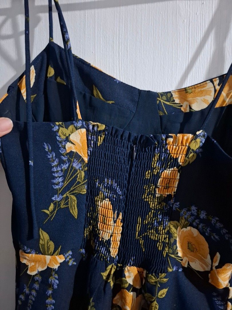 Blue Floral Dress (Category: Dresses) located in Santa Rosa. Submitted by asinokir (Listing ID 1375003090, Image 3). Description: bought from ig shop pre pandemic only used once garterized at the back but best fits medium. (my size before was 36A bust and 28 waist) no when worn cause di na kasya sakin rfs: need funds for tuition 🥹.