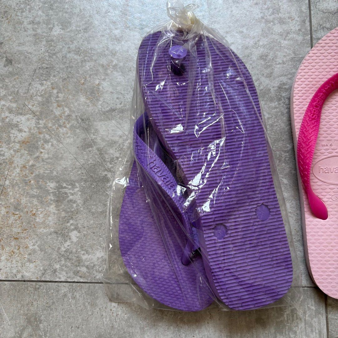 Brand new Auth Havaianas FlipFlops (Category: Sandals) located in Singapore. Submitted by yinluvsbear (Listing ID 1374962283, Image 3). Description: Size 37/38 Both brand new unworn A little dirt marks on the pink pair Selling both pairs together $5 for 2 pairs Self collect from my residence or via tracked mail Tracked mail additional $3.