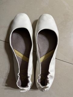 (Category: ) located in . Submitted by peeveepreloved (Listing ID 1375006398, Image 1). Description: .