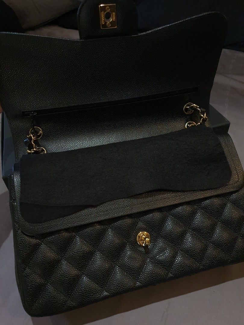 Chanel classic double flap jumbo (Category: Bags & Wallets) located in Singapore. Submitted by 52.evol (Listing ID 1374925616, Image 3). Description: used less than 5 times full set negotiable.
