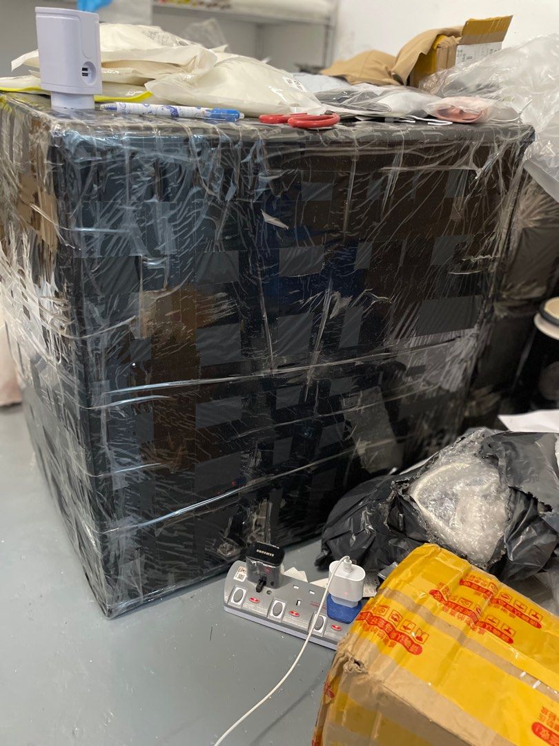 Clearance (Category: Garage sale) located in Singapore. Submitted by studern (Listing ID 1374913791, Image 1). Description: .