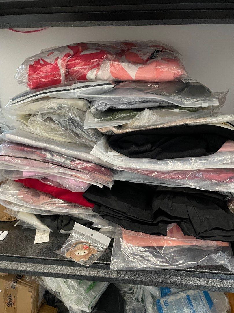 Clearance (Category: Garage sale) located in Singapore. Submitted by studern (Listing ID 1374913791, Image 2). Description: .
