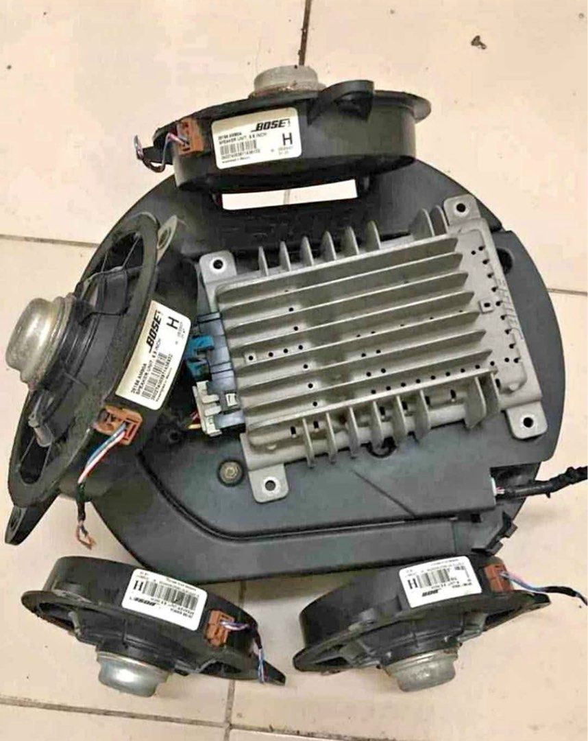 COMPLETE BOSE AMPLIFIER SUBWOOFER AND SPEAKER (Category: Soundbars, Speakers & Amplifiers) located in Muntinlupa City. Submitted by everyjuan (Listing ID 1375042291, Image 1). Description: .