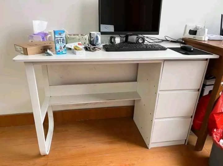 Computer Table Steel Base (Category: Tables & Sets) located in Manila. Submitted by redonline (Listing ID 1374955011, Image 3). Description: Computer Table Steel Base ₱2000 Size:120x50x73cm 🎨White 🎨 Maple ₱1900 Size:100x50x73cm 🎨White ON HAND BRAND NEW Mode of Payment: Gcash,COD Same day delivery + Delivery Fee.