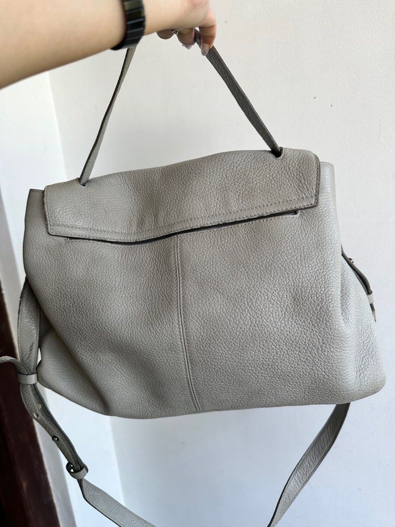 Decke two way bag (Category: Luxury Bags & Wallets) located in Bombon. Submitted by cookiespreloveed (Listing ID 1374907207, Image 3). Description: Med to large size Considered as mid luxury brand You may search this brand and see its actual pricd Genuine leather With flaws.