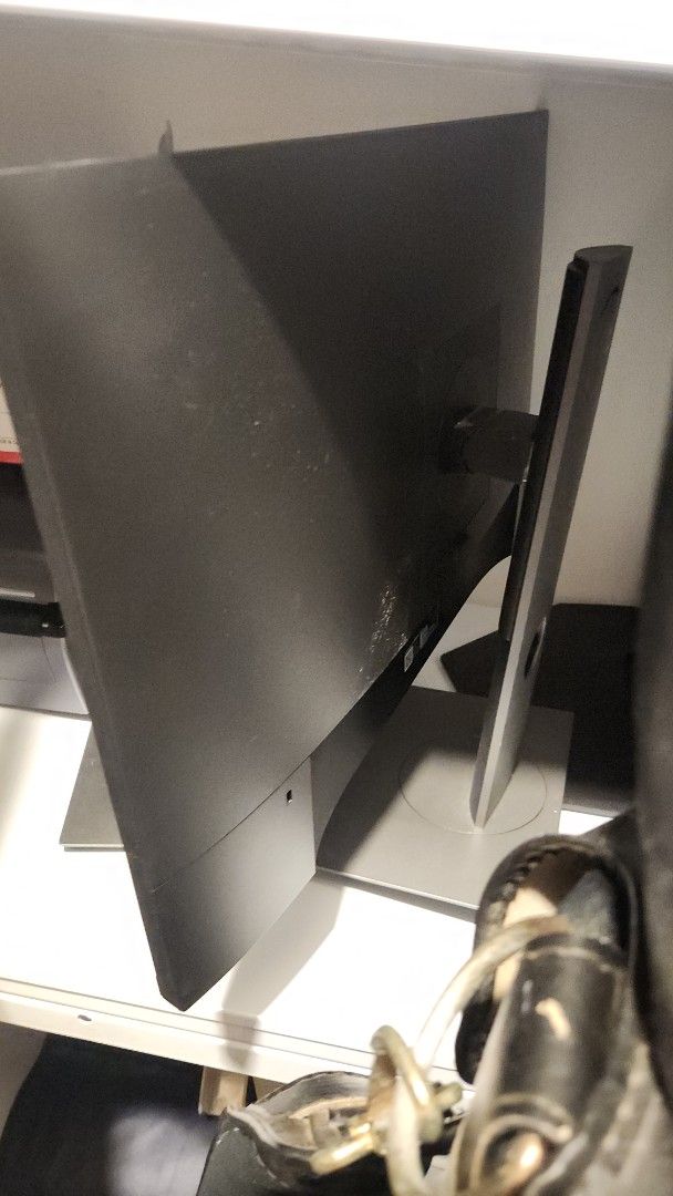 Dell Monitor for Table (Category: Monitor Screens) located in Singapore. Submitted by mhgooo (Listing ID 1371949914, Image 3). Description: Selling this Dell monitor as we are getting a bigger screen for the table. It is in well used condition. There are two of these monitors available 1 monitor $50 2 monitors $90 50x30cm.